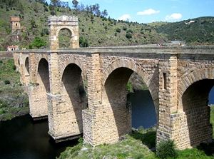 puente-alcantara-caceres-proyectos-iluminacion-fundacion-iberdrola-espana puente-alcantara-caceres-proyectos-iluminacion-fundacion-iberdrola-espana