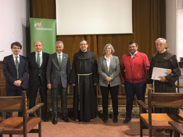 fundacion-iberdrola-espana-illuminate-outer-wall-royal-monastery-santa-maria-guadalupe-17052019